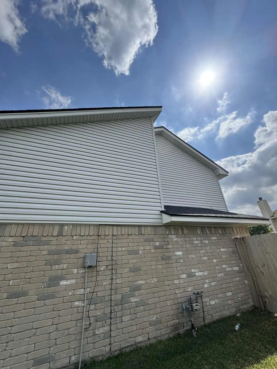 Brick & Vinyl Siding Soft Wash after