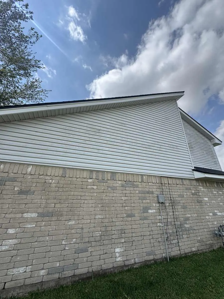 Brick & Vinyl Siding Soft Wash before